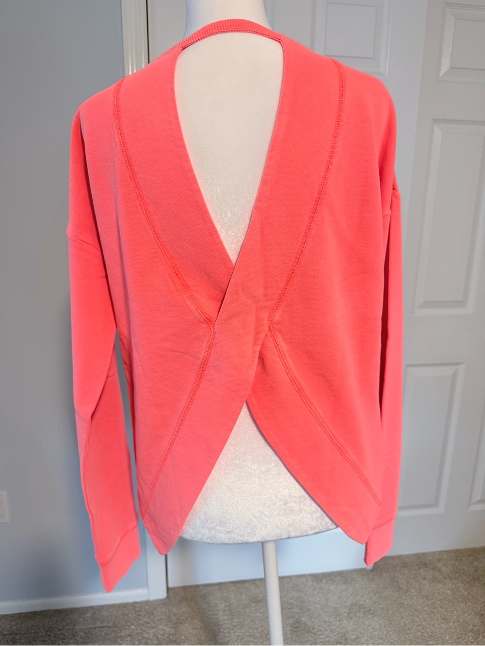 Lily Pulitzer Luxeletic Open-Back Coral Women’s Sweatshirt - Medium